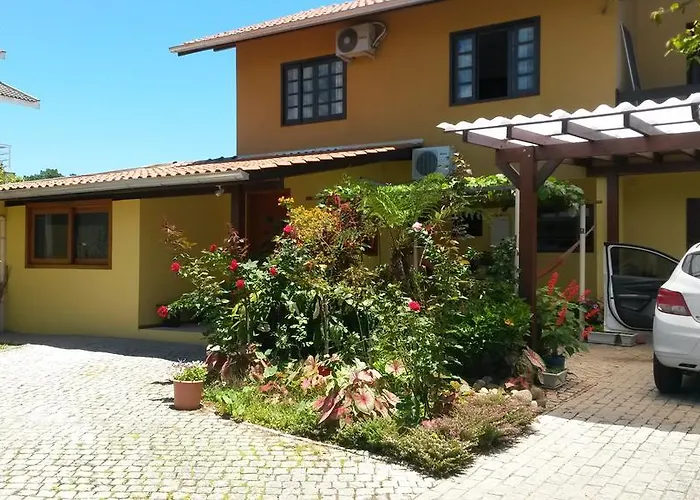 Casas Na Praia De Bombas - Bombinhas