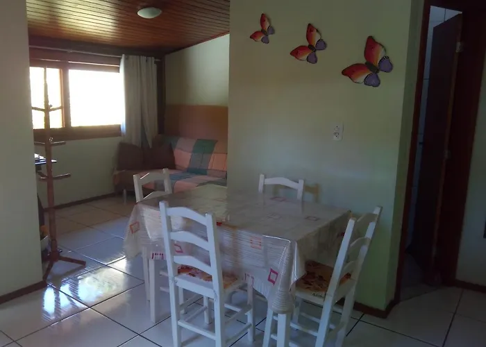 Casas Na Praia De Bombas - Bombinhas